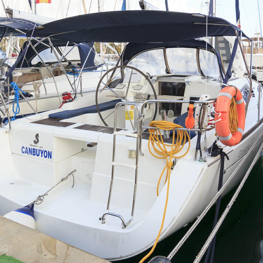 oceanis beneteau charter vela sail spain spagna baleari maiorca mallorca skipper rent boat